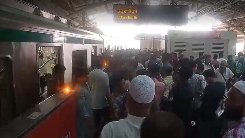 হঠাৎ মেট্রোরেল চলাচল বন্ধ